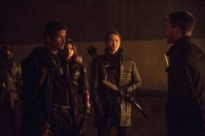 Oliver Queen(Stephen Amell, right side) comes face to face with Ra's al Ghul(Matt Nable, left side). Photo from CW.