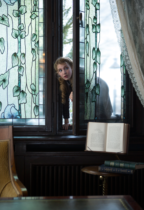 sophie-nelisse-THE-BOOK-THIEF